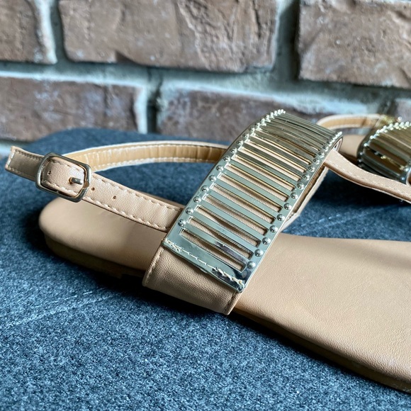 NWOT Le Chateau Sandals - Picture 3 of 7